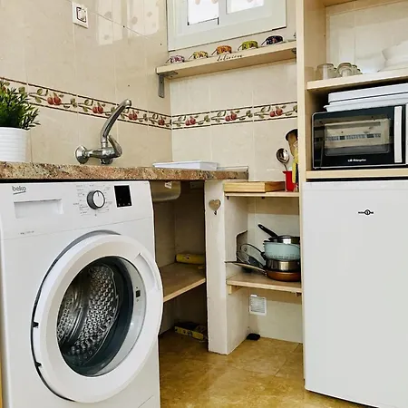 アパート Anafi サロウ